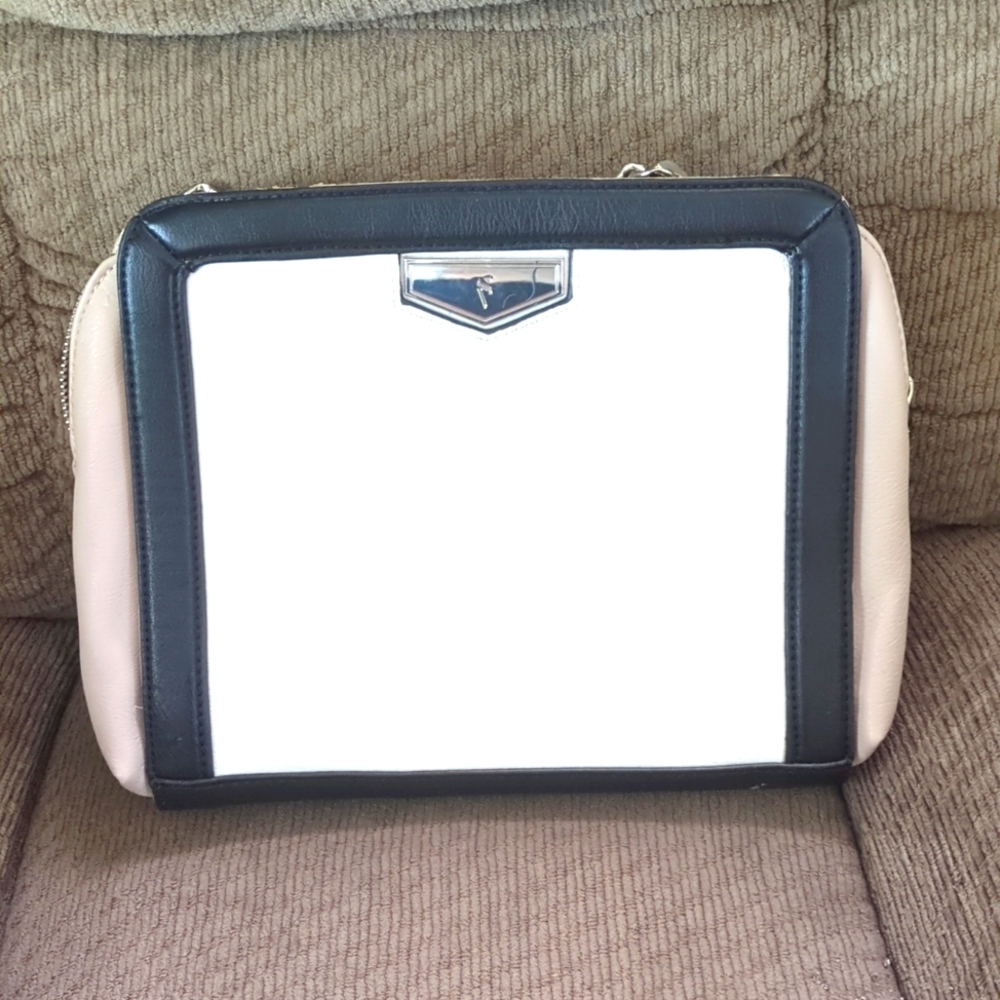 Vera Wang authentic Sm over Shoulder Bag